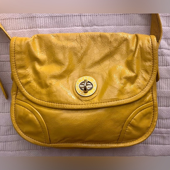 Marc by Marc Jacobs golden yellow crinkle patent leather crossbody messenger - Picture 2 of 9